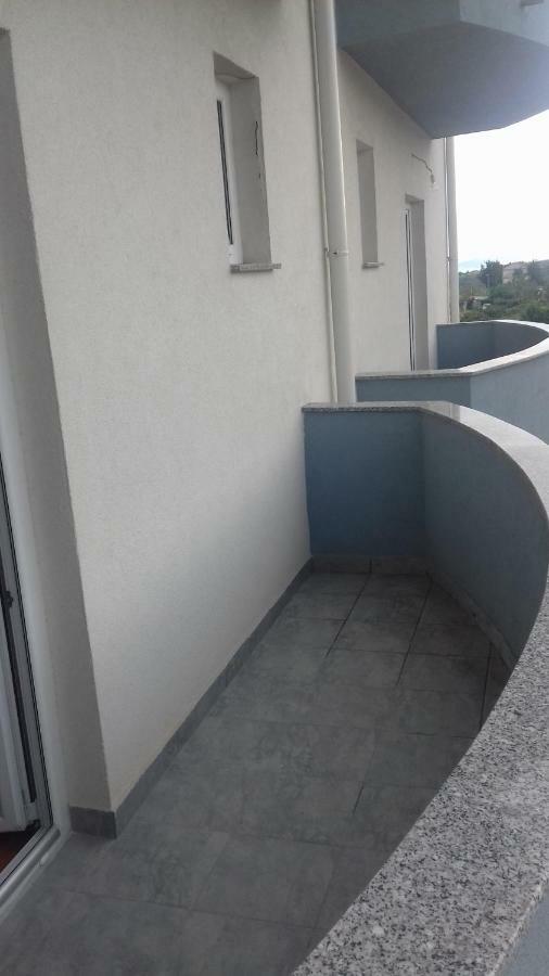 Apartmani Niko 1 Radovin Exterior foto