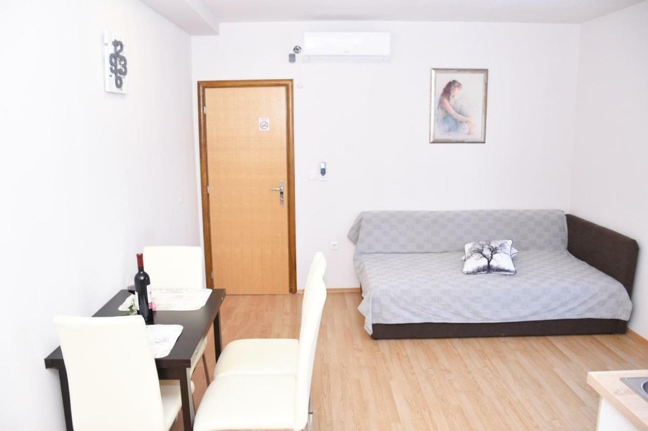 Apartmani Niko 1 Radovin Exterior foto